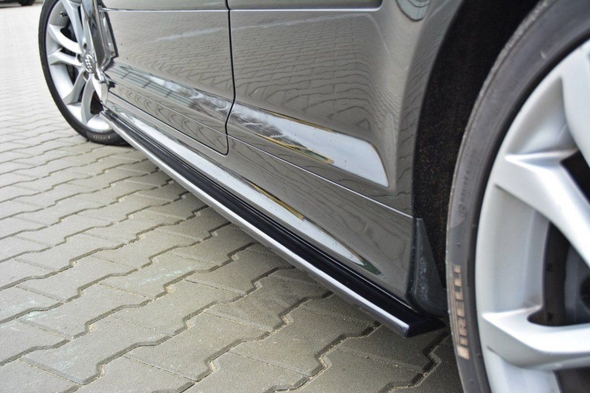 Sideskjørt-diffusorer til Audi S3 8P fra Maxton Design, sett ovenfra på mørk bakgrunn