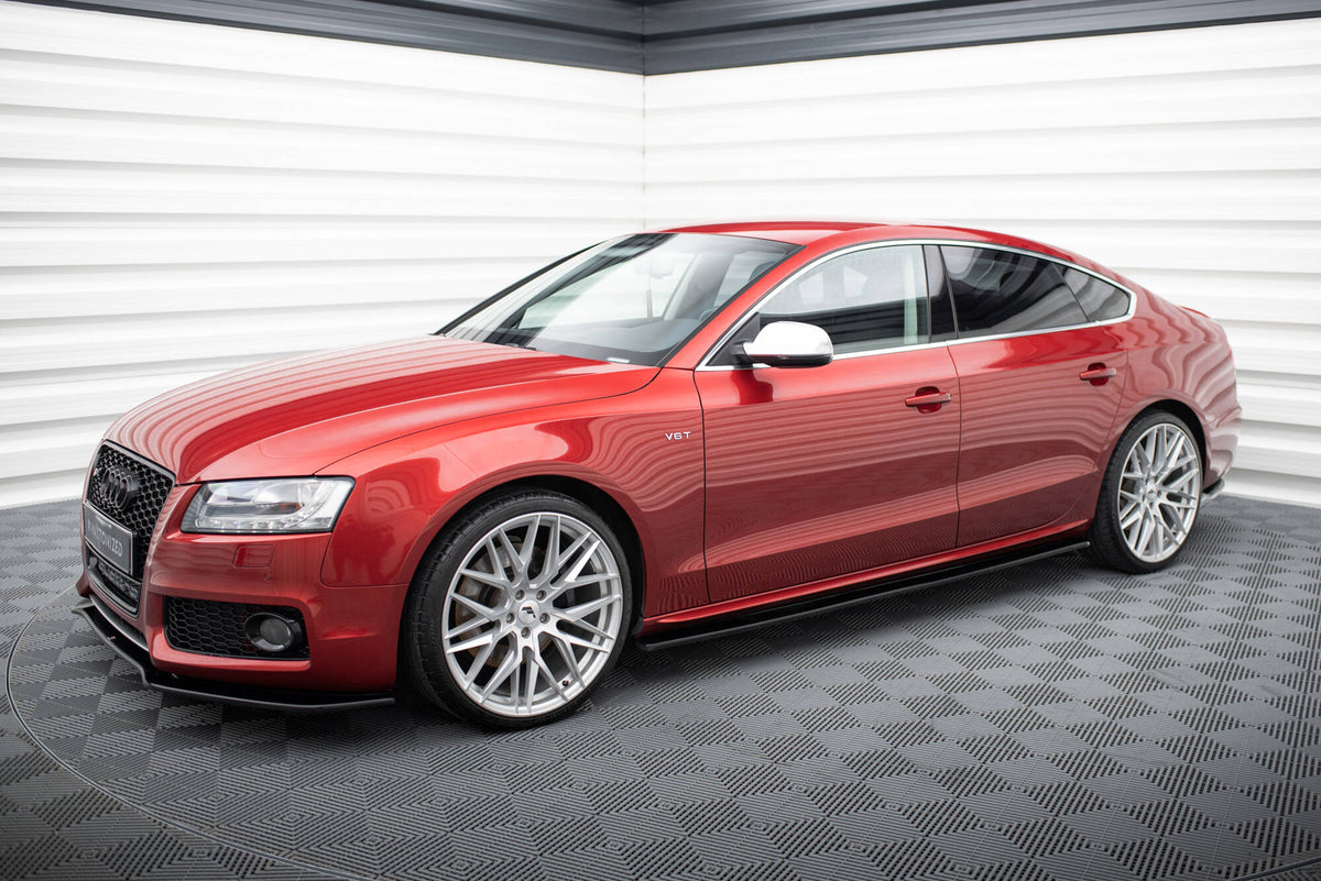 Nærbilde av Maxton Design sideskjørt diffuser montert på Audi S5 Sportback