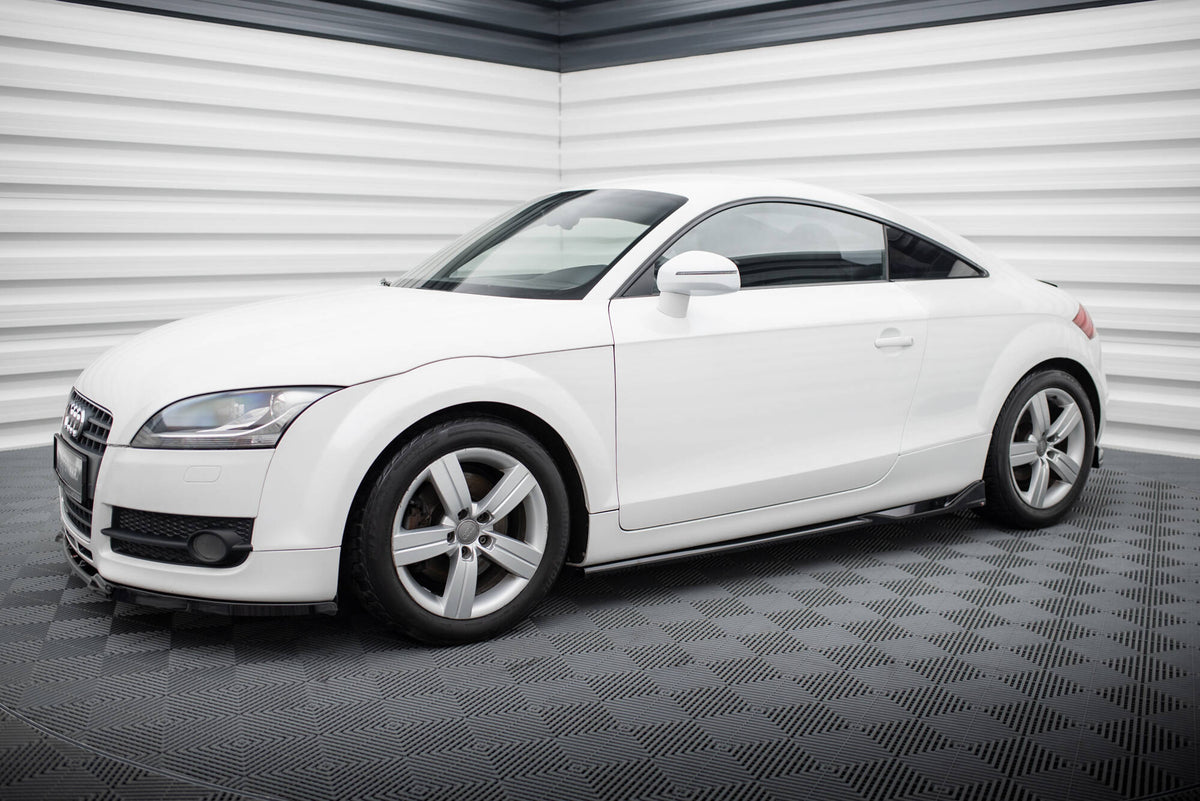 Maxton Design sideforlenger montert på Audi TT 8J i nærbilde
