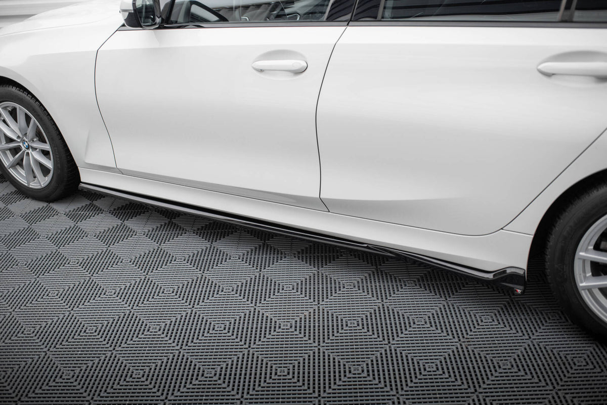 Maxton Design sideskjørt diffusor montert på BMW 3 G20 Sedan, skrå vinkel