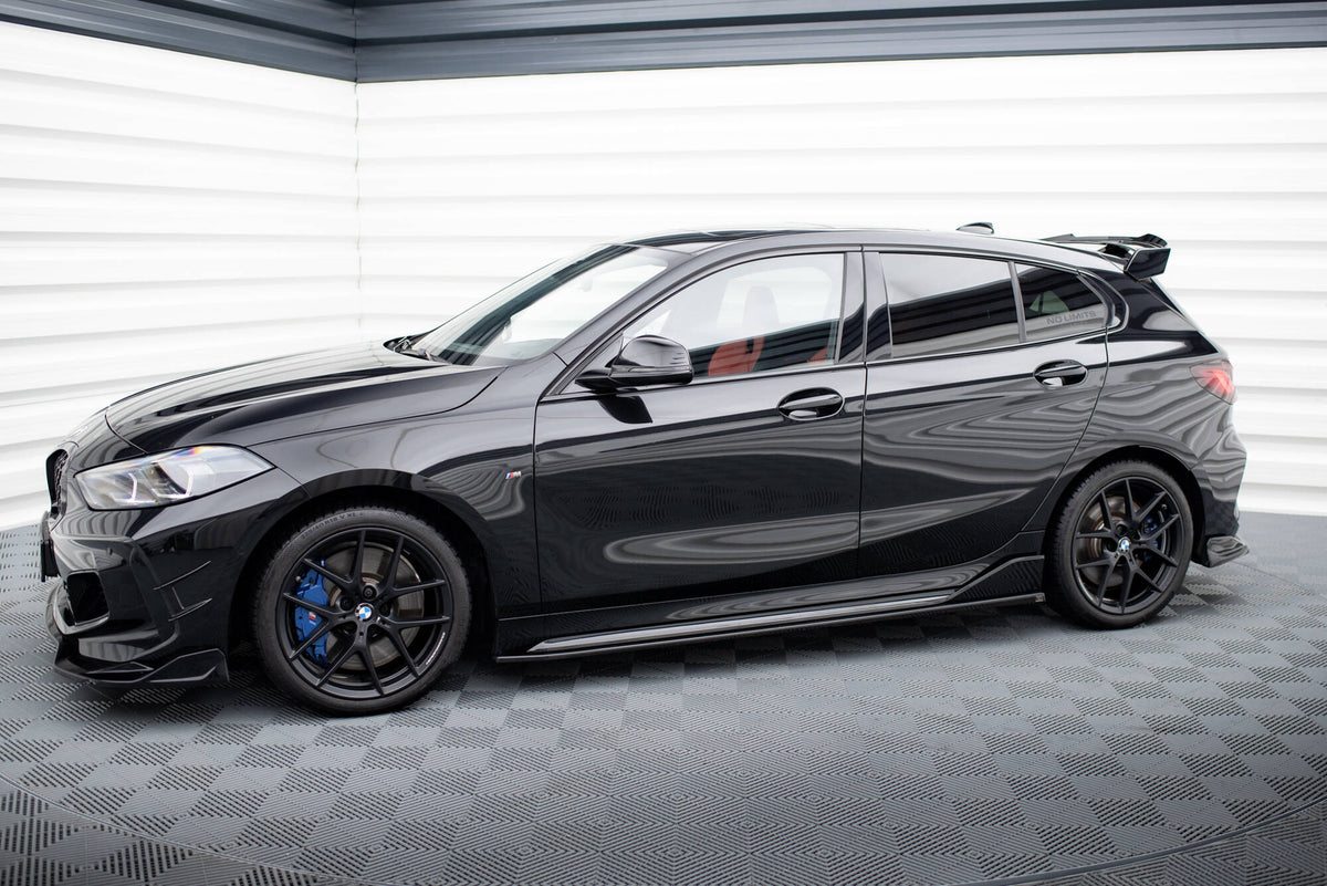Maxton Design sideskjørt til BMW M135I F40 sett fra førersiden