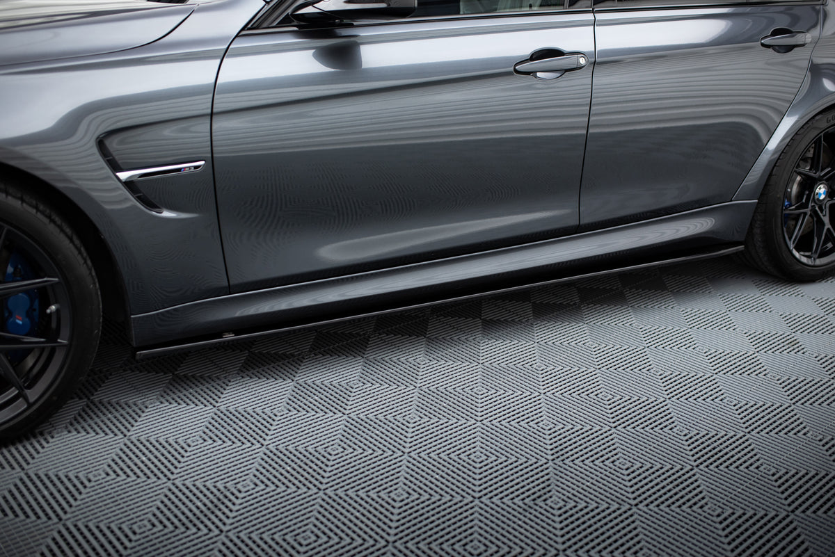 Sideskjørt diffusorer BMW M3 F80 montert på terskel – Maxton Design ABS-plast