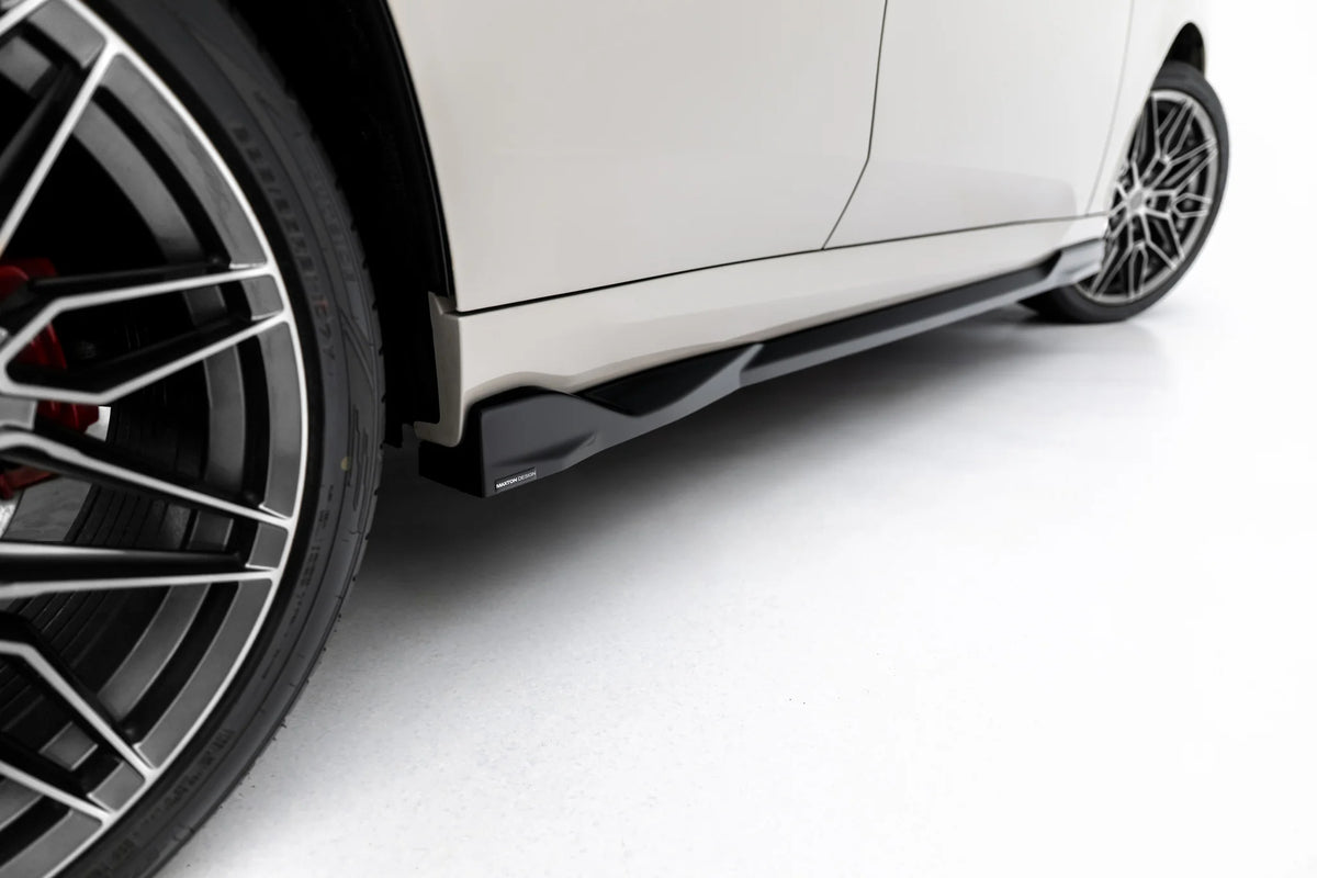 Sideprofil av BMW X3 M50 G45 med Maxton sideskjørt diffusers