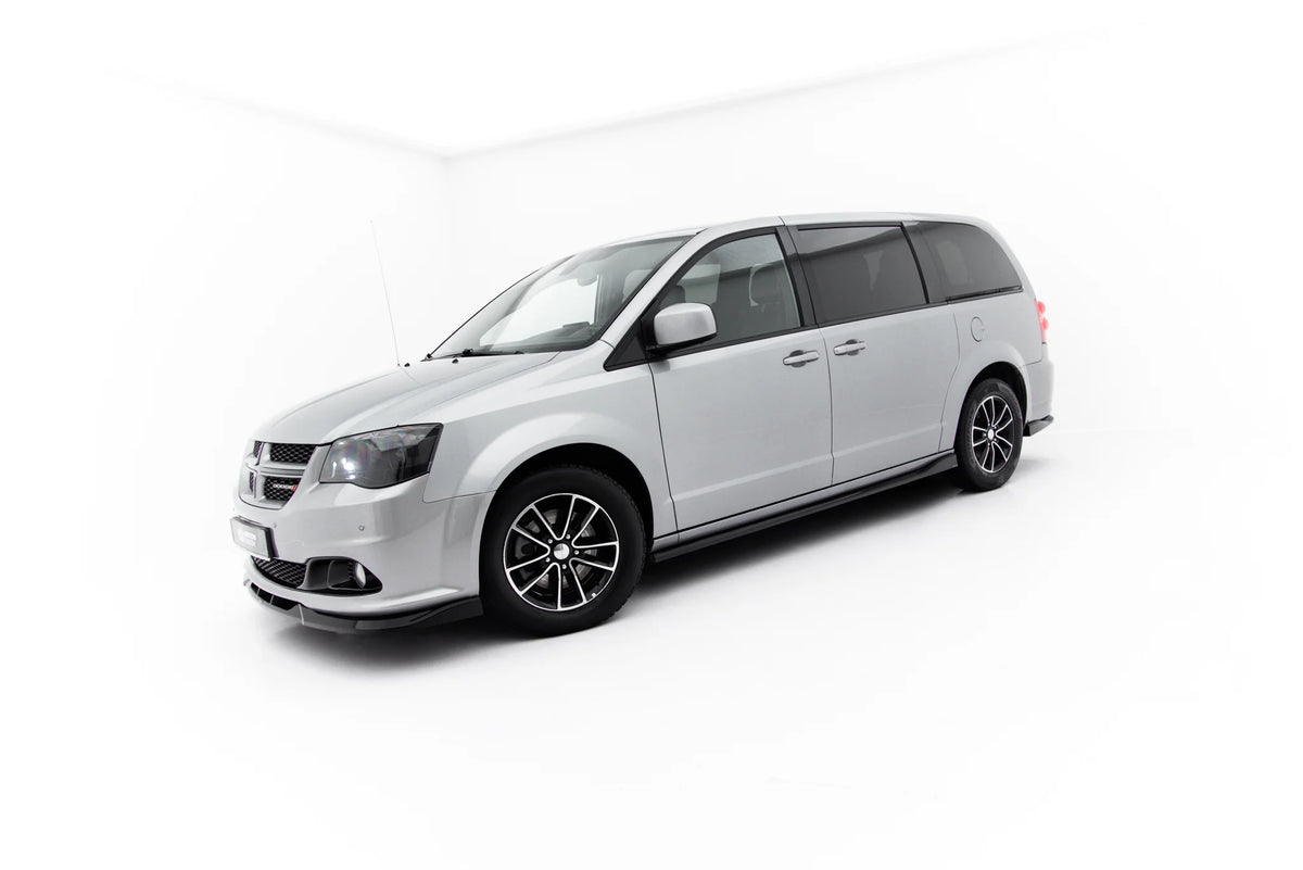 Nærbilde av sideskjørt diffuser montert på terskel til Dodge Grand Caravan