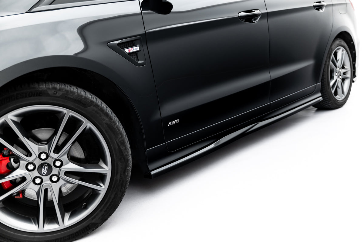 Nærbilde av sideskjørt diffuser til Ford S-Max Mk2 Facelift