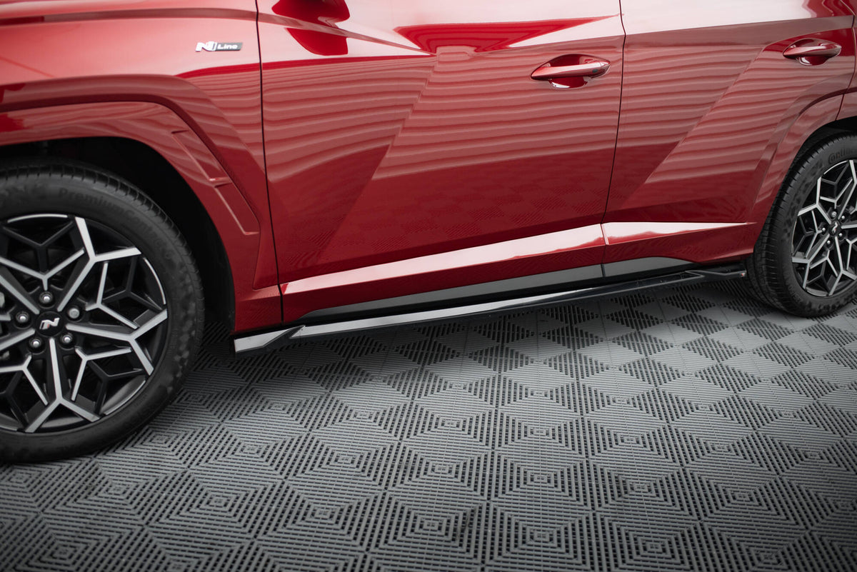 Sideskjørt til Hyundai Tucson N-Line MK4 sett ovenfra med strukturert svart overflate