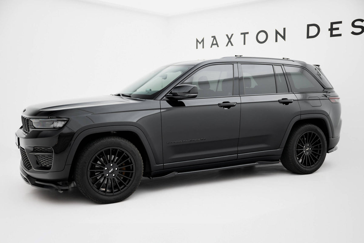Maxton Design sideskjørt montert på Jeep Grand Cherokee Trailhawk sett fra siden