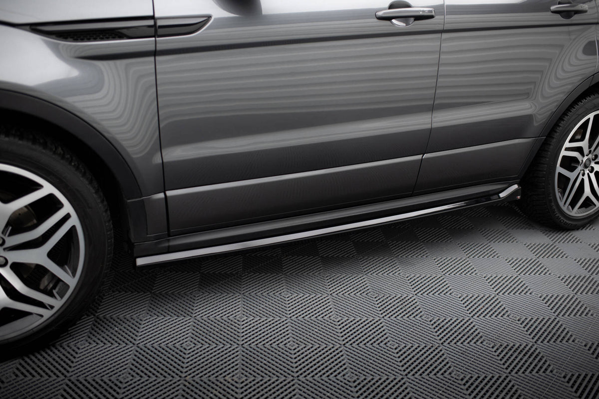 Sideskjørt diffusorer for Range Rover Evoque HSE Dynamic, sett i skrå vinkel forfra