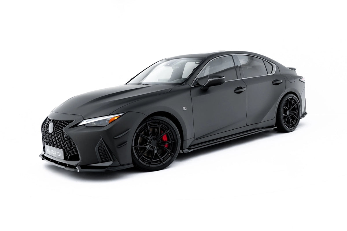 Nærbilde av sideskjørt diffuser til Lexus IS 500 Mk3 Facelift 2 med Gloss Black-finish