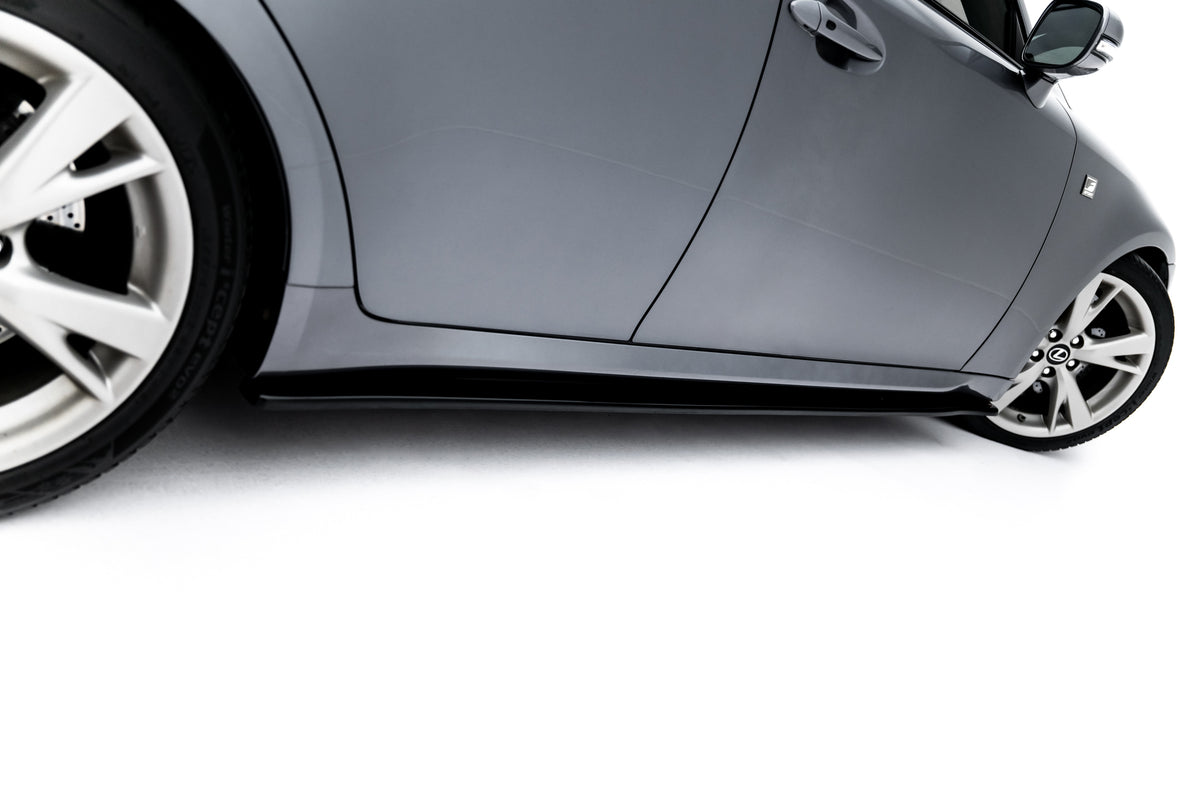 Sideskjørt diffusers montert på Lexus IS F-Sport, venstre side