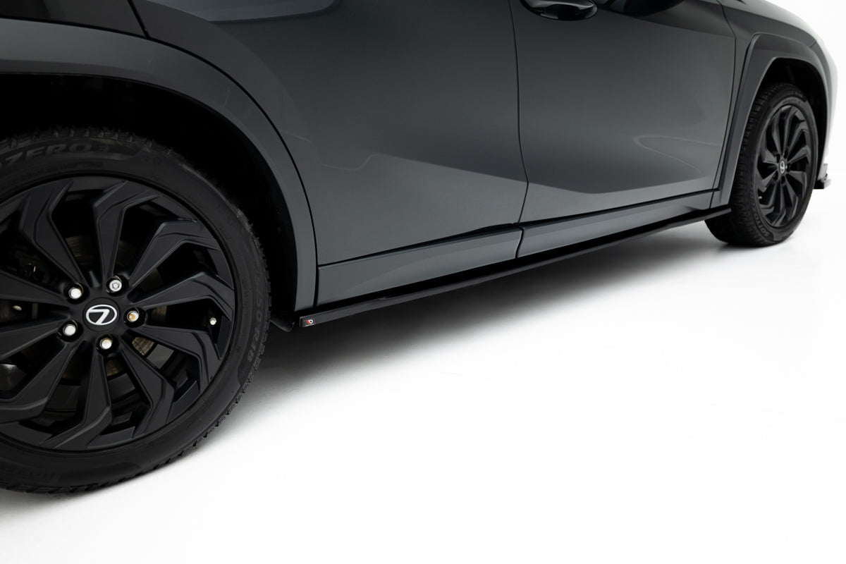 Nærbilde av sideskjørt diffuser montert på Lexus UX F-Sport