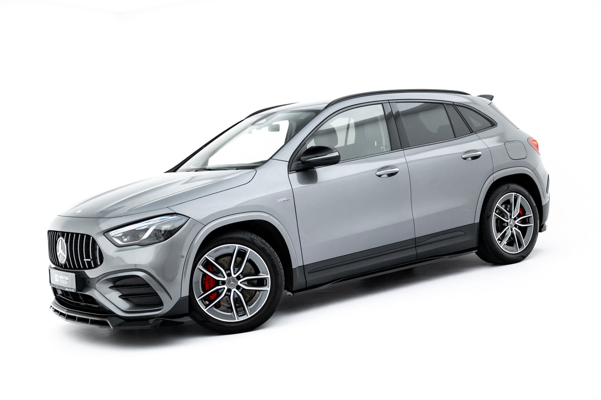 Sideskjørt diffuser montert på venstre side av Mercedes-AMG GLA 35
