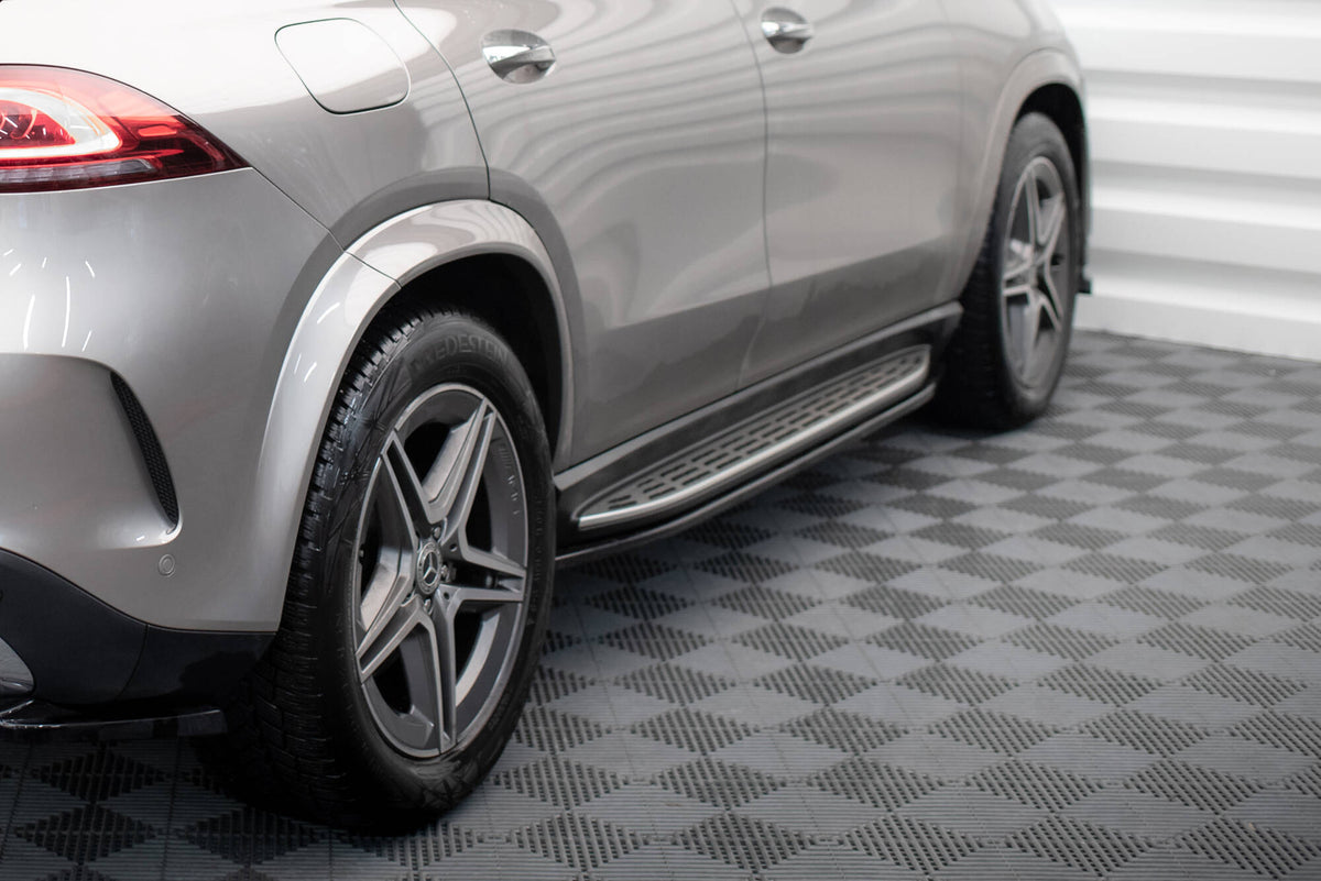 Sideskjørt V1 sort ABS montert på Mercedes GLE W167
