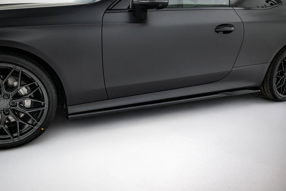 Sideskjørt-diffusorer til Mercedes CLE AMG-Line C236, sett i skrå vinkel forfra