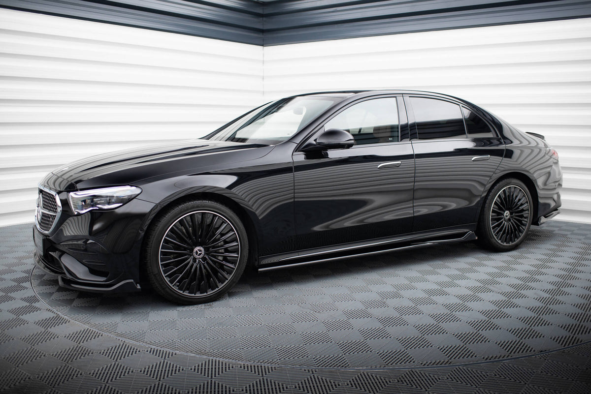 Nærbilde av sideskjørt i ABS-plast for Mercedes E W214 AMG-Line
