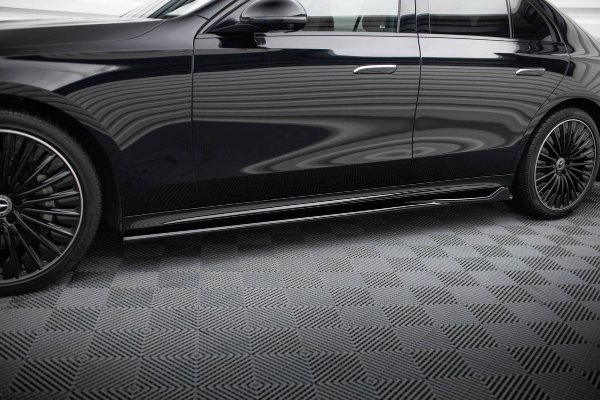 Sideskjørt fra Maxton Design montert på Mercedes E AMG-Line W214, sett fra siden