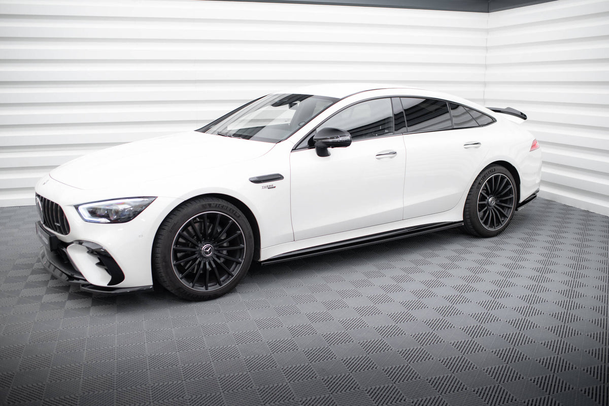 Maxton Design terskelforlenger for Mercedes GT 43, nærbilde av ABS-overflaten