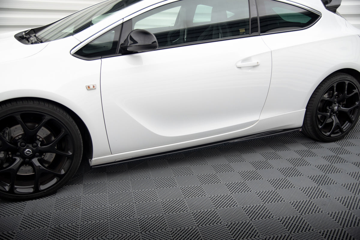 Nærbilde av sideskjørt diffuser for Opel Astra GTC OPC J