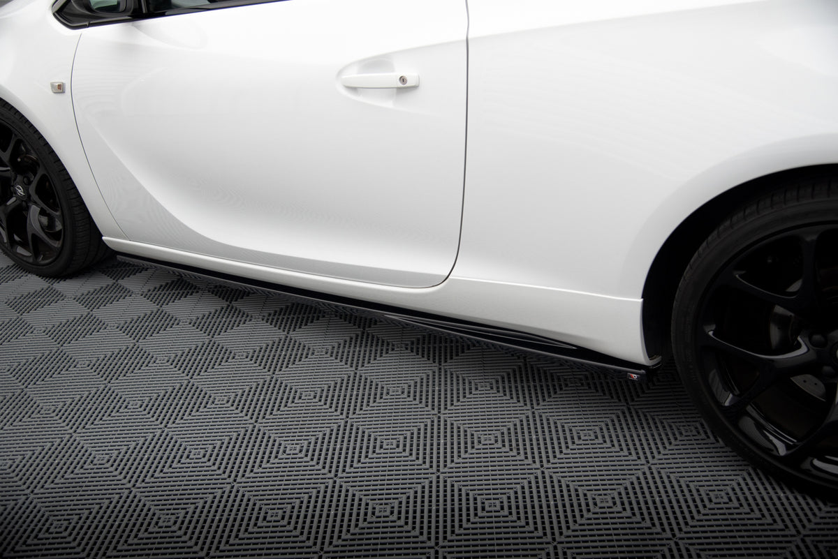 Sideskjørt diffusers montert på Opel Astra GTC OPC J sett fra siden