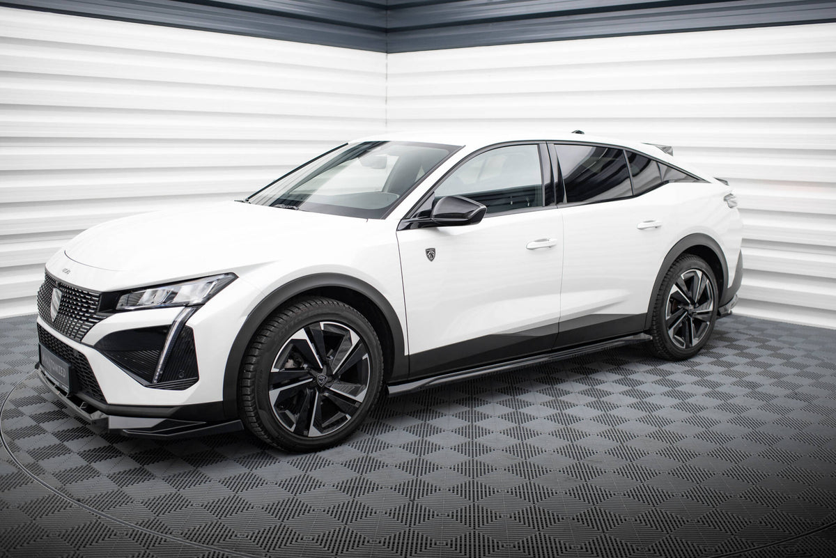 Maxton Design sideskjørt-diffusor for Peugeot 408 i nærbilde av overflaten