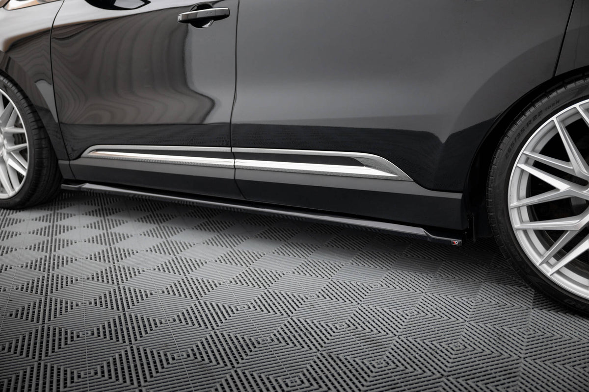 Venstre og høyre sideskjørt for Renault Espace Mk5 lagt side om side