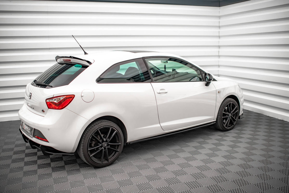 Maxton Design sideskjørt montert på Seat Ibiza FR SC med sort finish