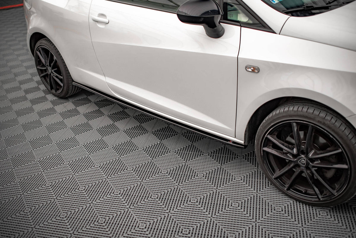 Nærbilde av sideskjørt diffusor i ABS-plast for Seat Ibiza FR SC Facelift