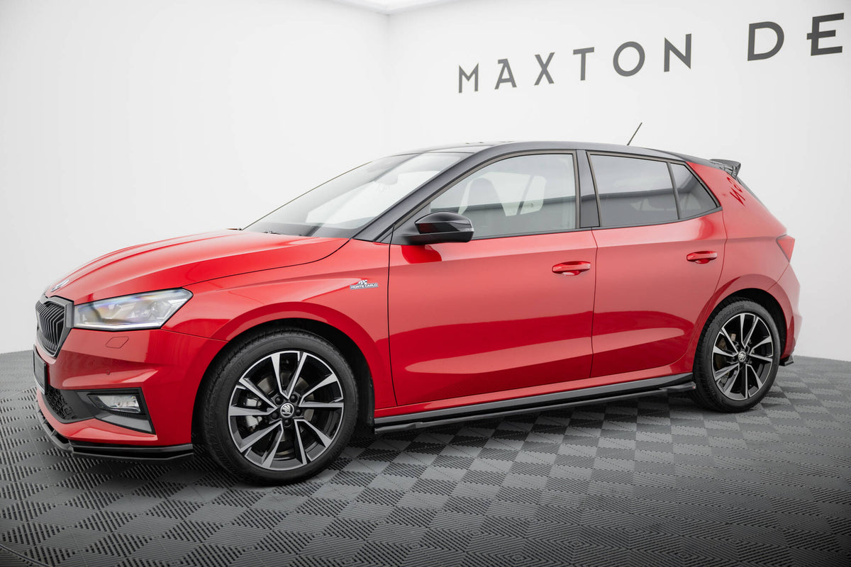 Maxton Design sideskjørt montert på Skoda Fabia Monte Carlo MK4, vist fra siden