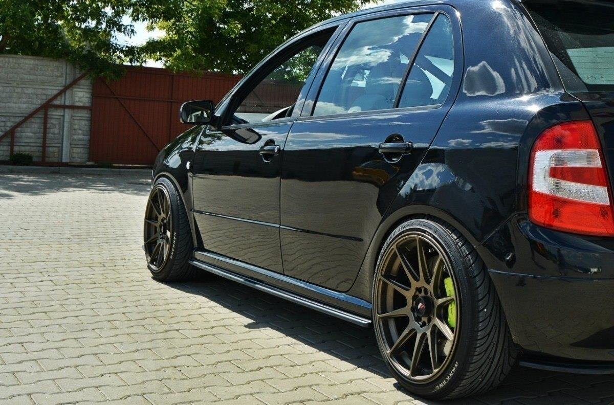 Sideskjørt diffusor til Skoda Fabia RS MK1 sett ovenfra på hvit bakgrunn