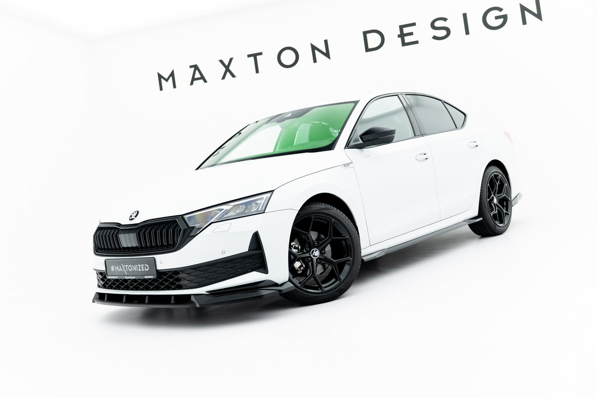 Nærbilde av sideskjørt diffuser i blank sort på Skoda Octavia Sportline Combi
