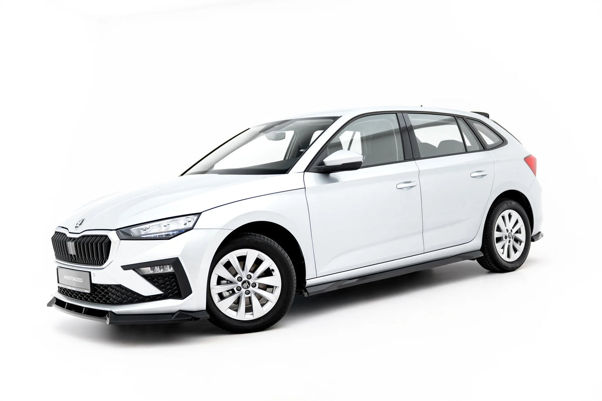 Nærbilde av sideskjørt diffuser til Skoda Scala Mk1 Facelift langs terskelen