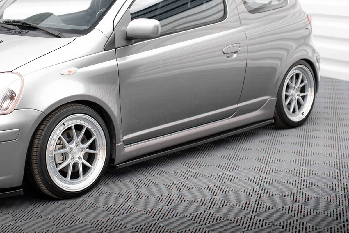 Sideskjørt diffusorer til Toyota Yaris T-Sport MK1 Facelift sett ovenfra