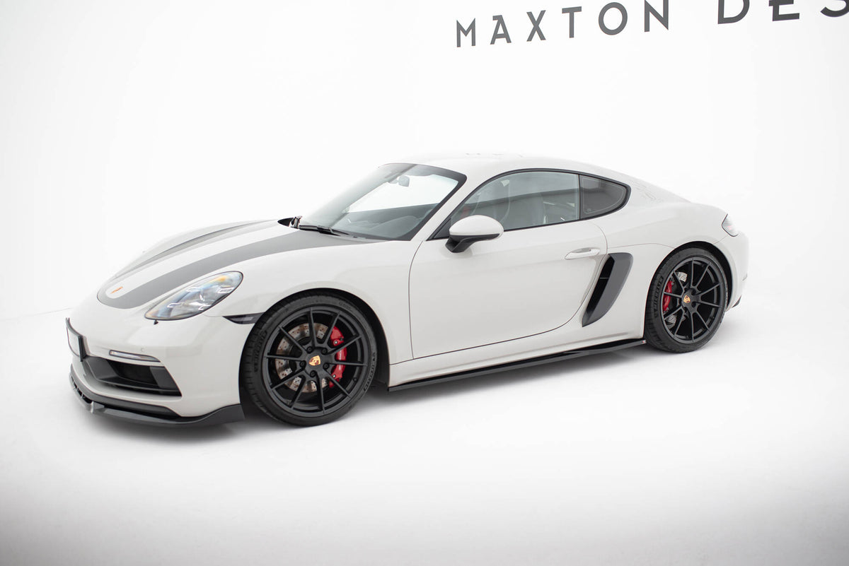 Nærbilde av sideskjørt diffusor i strukturert svart for Porsche 718 Cayman GTS 982c