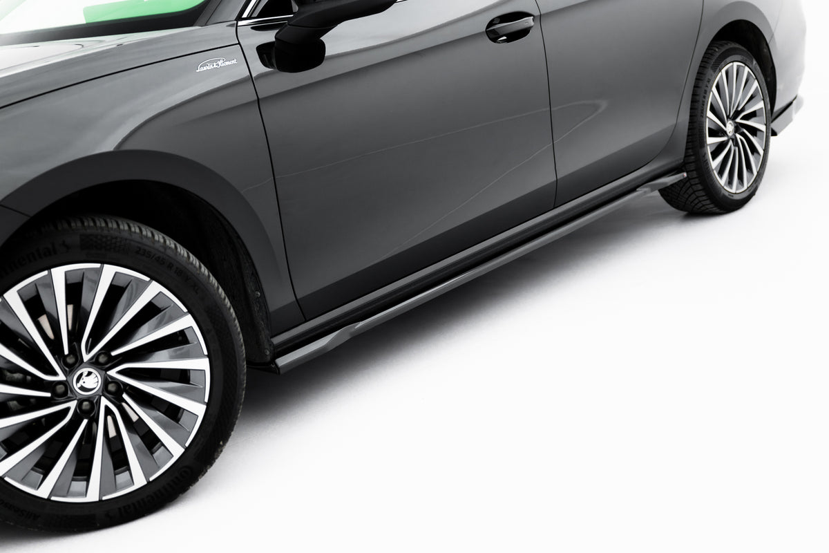 Sideskjørt diffusorer V.1 til Skoda Superb MK4 sett fra siden