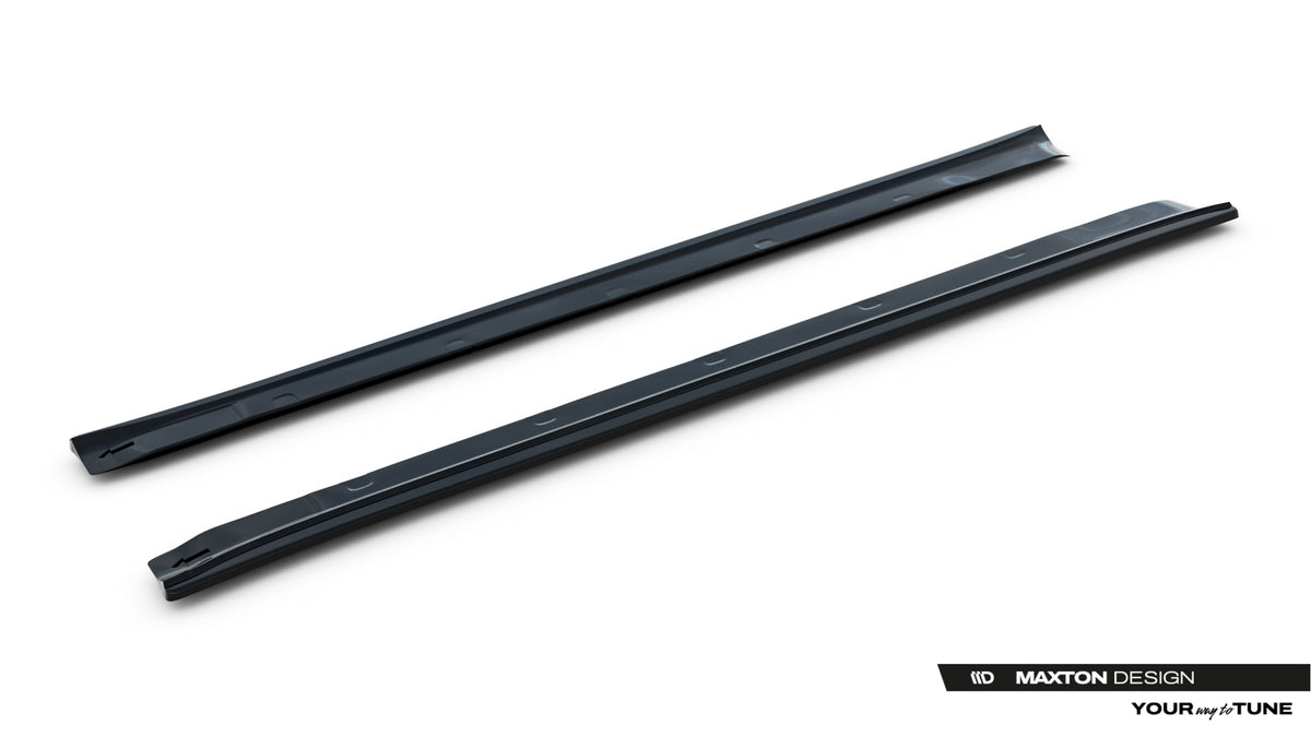 Detalj av blank sort finish på sideskjørt diffuser til Tesla Model S Mk1
