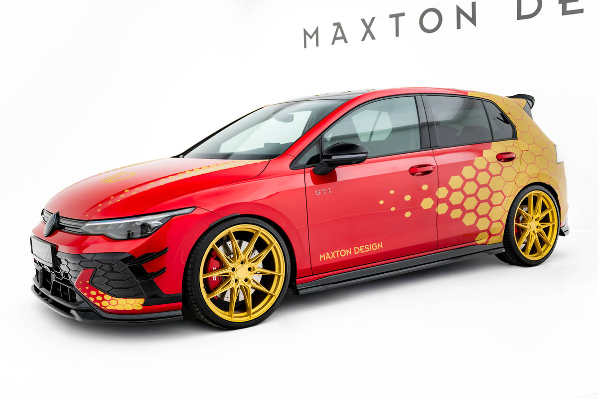 Sidepanel V.1 til VW Golf 8 GTI Clubsport / GTI Facelift – nærbilde av overflatestruktur i sort ABS-plast