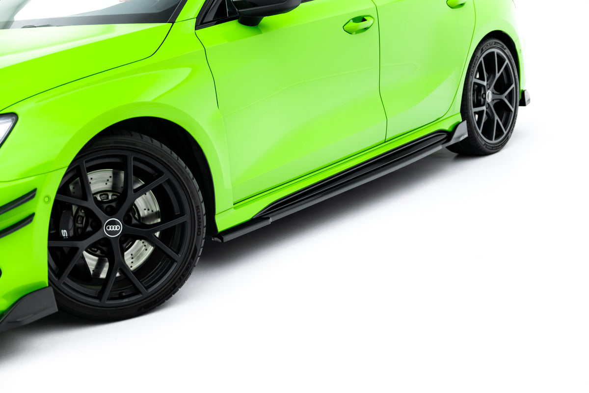 Sideskjørt diffusers montert på Audi RS3 Sportback 8Y Facelift sett fra siden