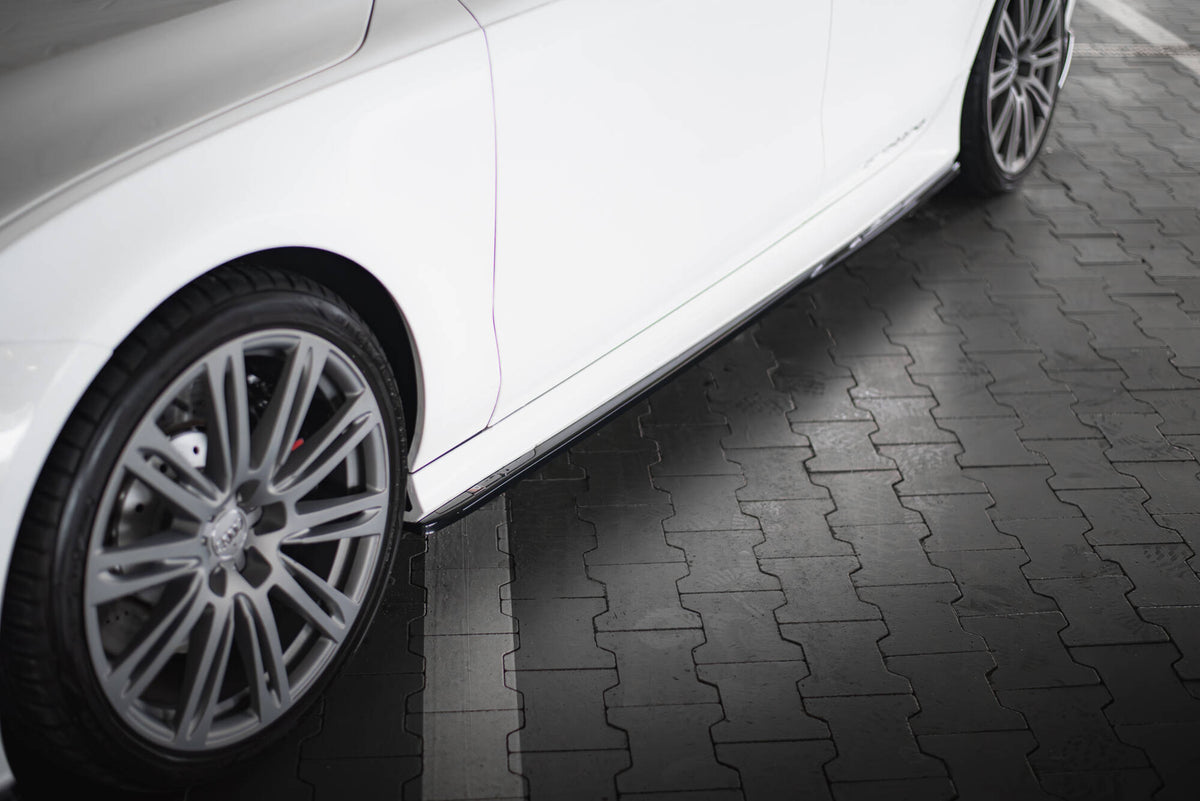 Sideskjørt-diffusorer V.2 til Audi RS7 C7 sett skrått forfra