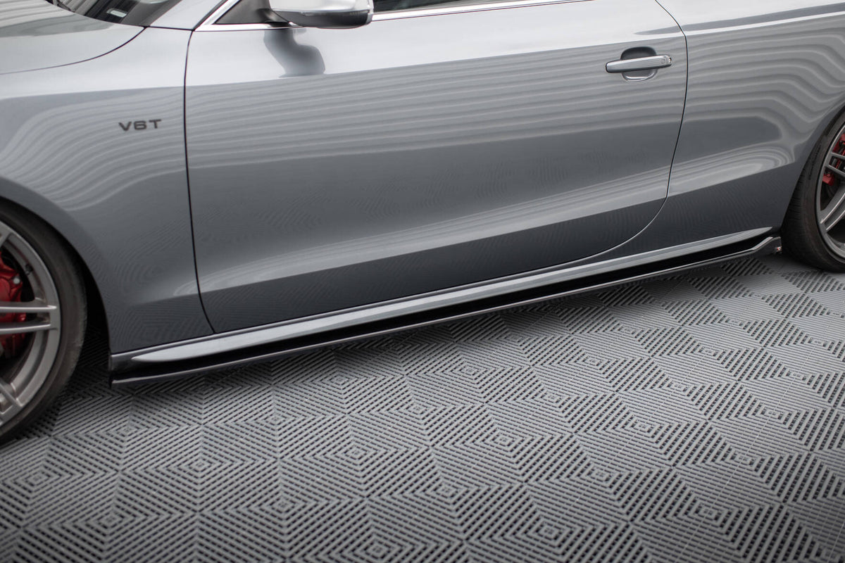 Sideskjørt diffusorer V.2 for Audi S5 Coupe 8T vist i skrå vinkel forfra
