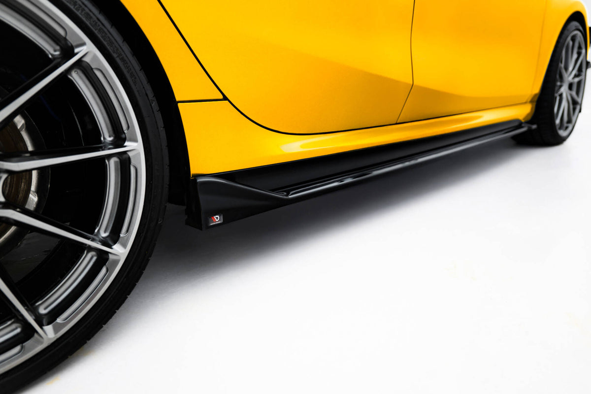 Sideskjørt BMW F70 M-Pakke V.2 sett fra siden på hvit BMW
