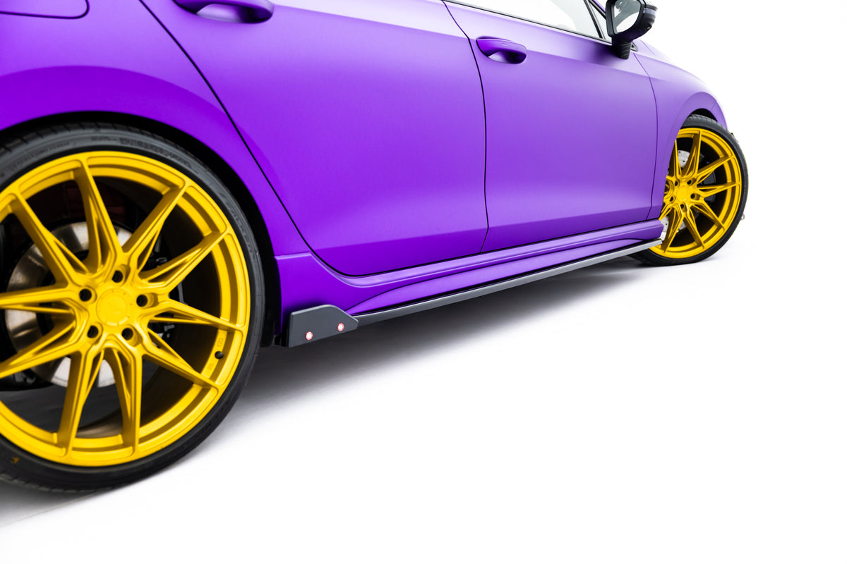 Maxton Design sideskjørt diffusers montert på Volkswagen Golf R Mk8 Facelift