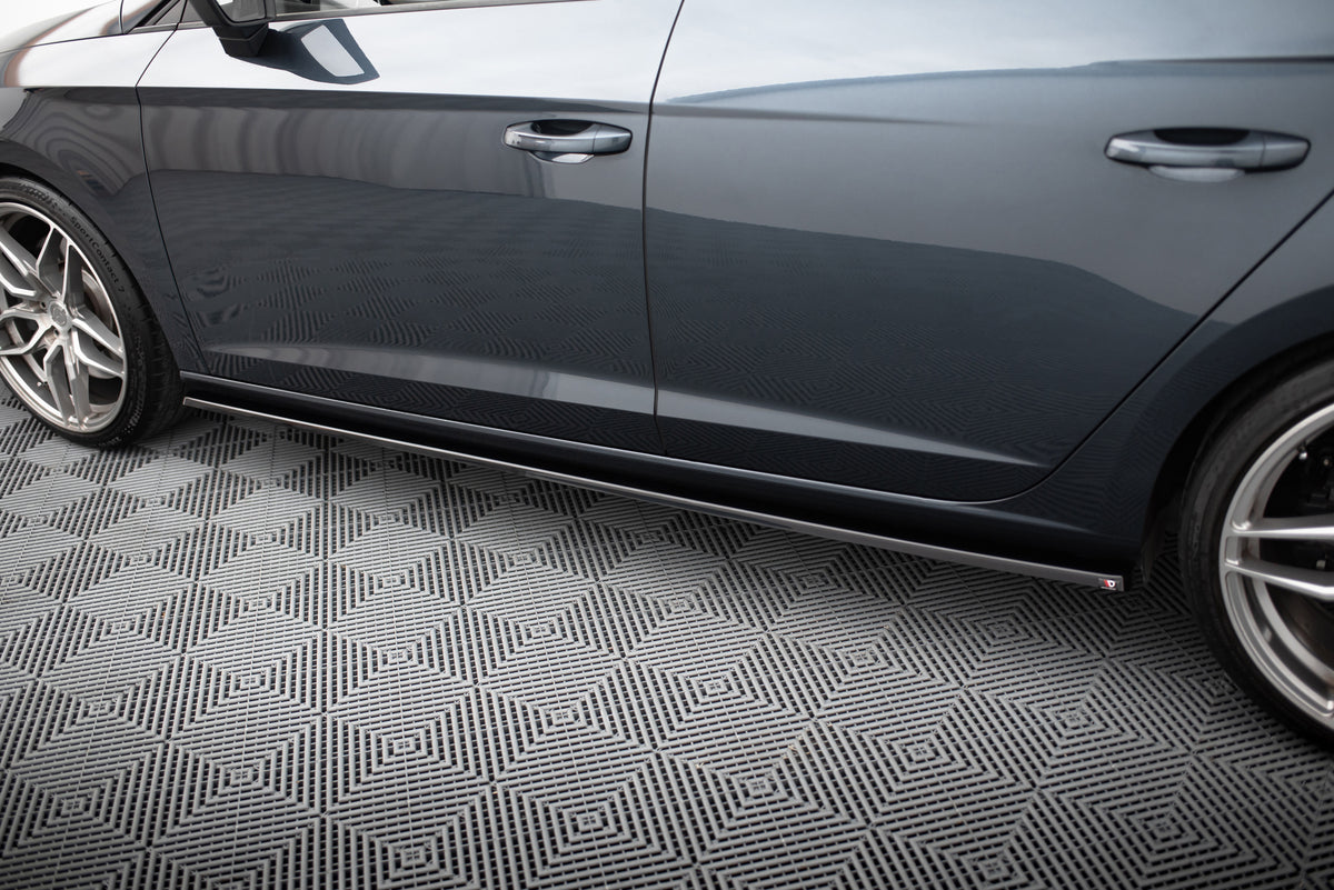 Sideskjørt diffusers v.2 Seat Leon Mk3 Cupra/ Fr Facelift naerbilde av overflaten