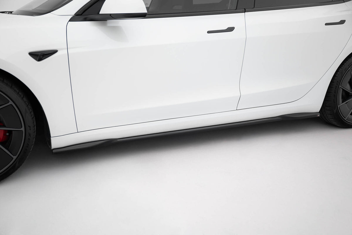 Sideskjørt diffusers V.2 i blank sort ABS til Tesla Model 3 Performance Mk1 Facelift