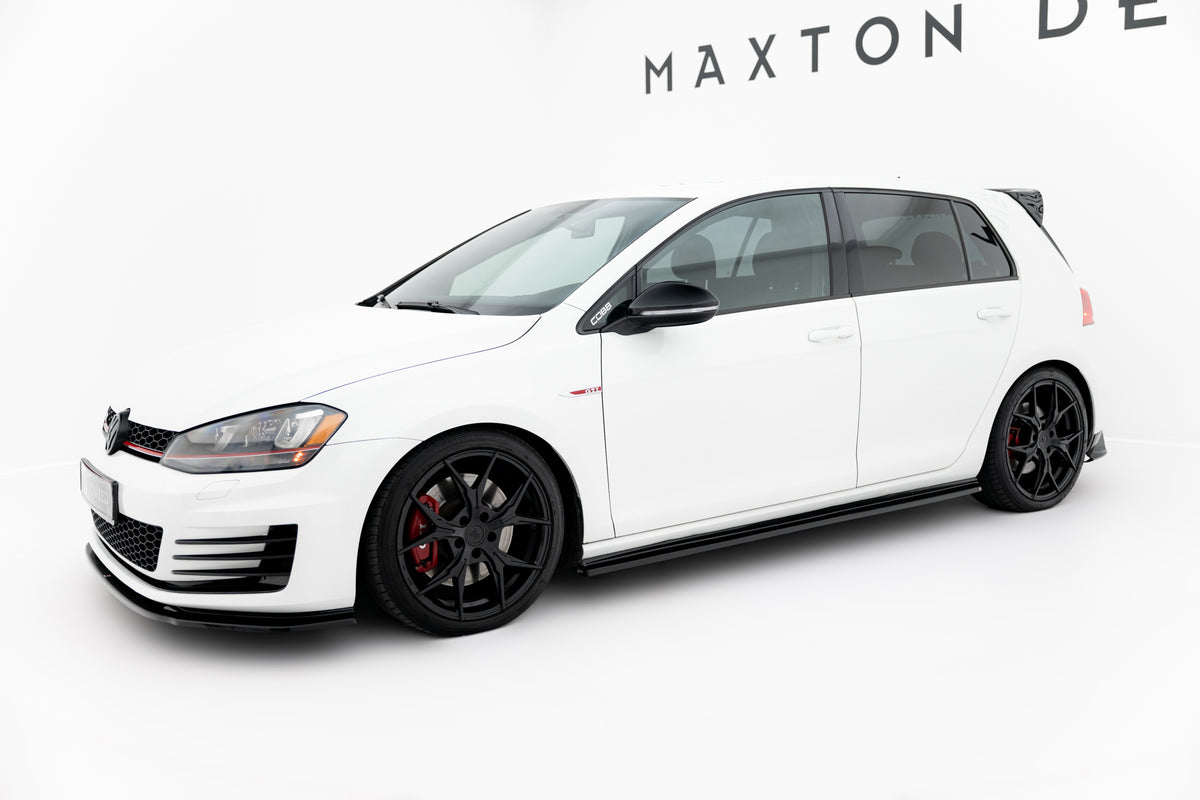 Maxton Design sideskjørt i smal utførelse for Golf 7 GTI, nærbilde av overflaten