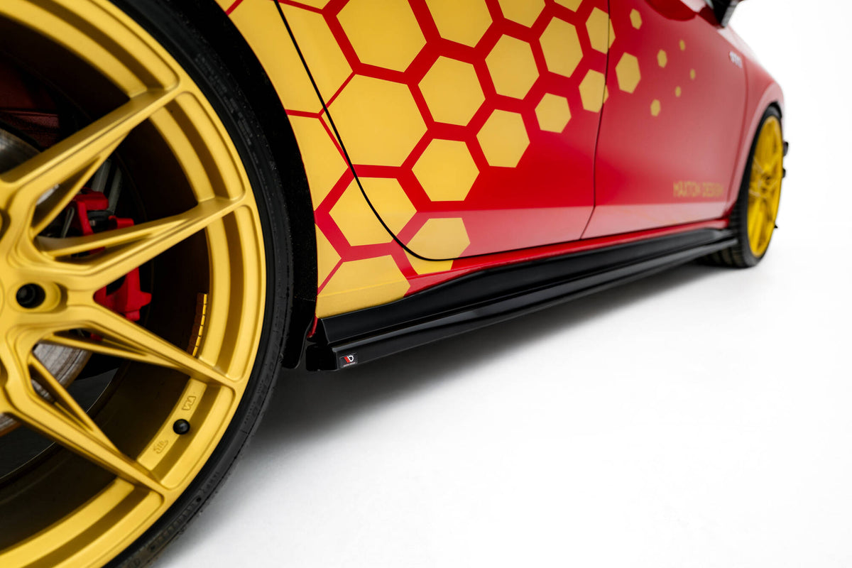 Sideskjørt-forlenger V.2 for VW Golf 8 GTI Clubsport / GTI Facelift sett rett fra siden