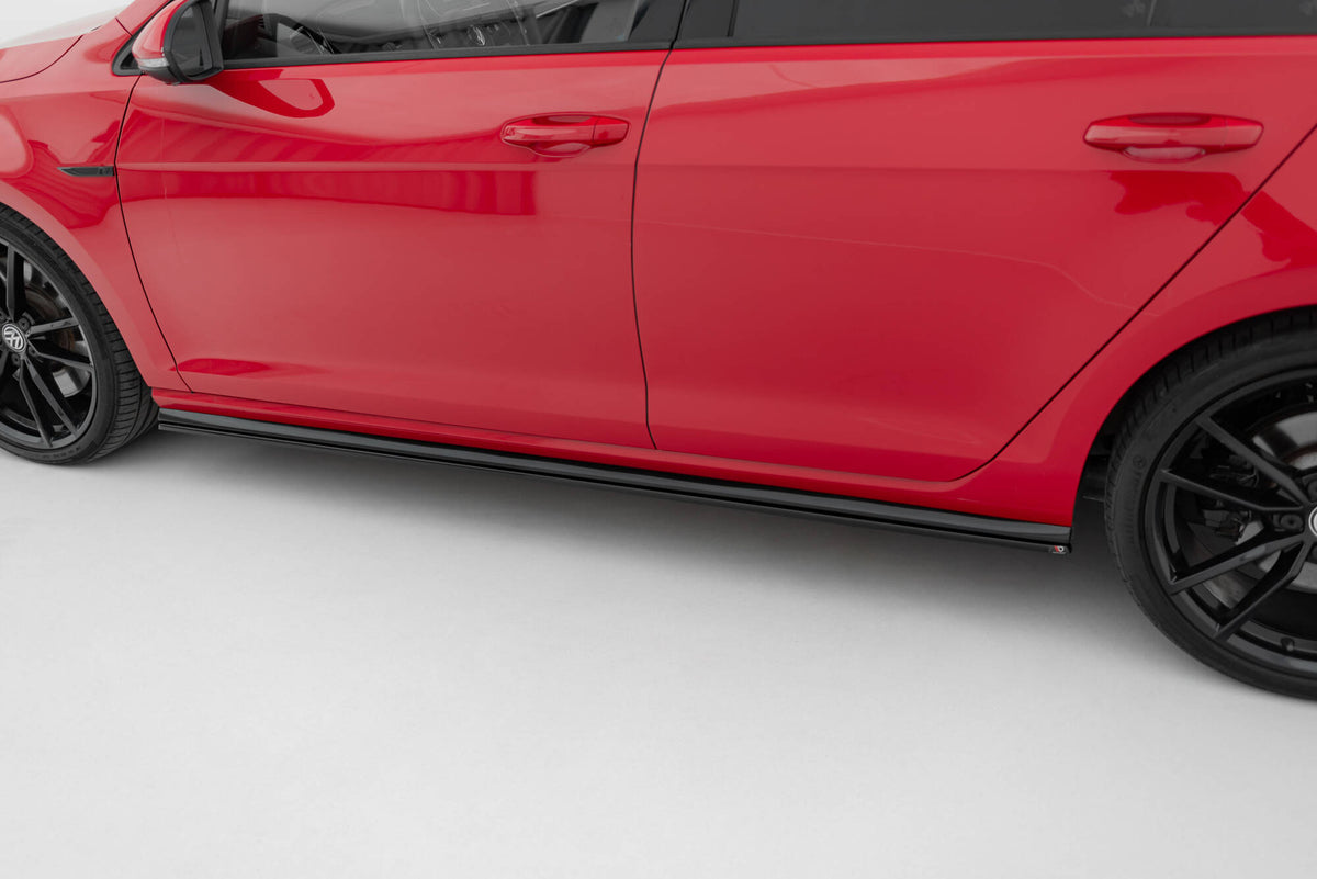 Maxton Design sideskjørt V.2 montert på VW Golf R-Line MK7 Facelift, sidevisning