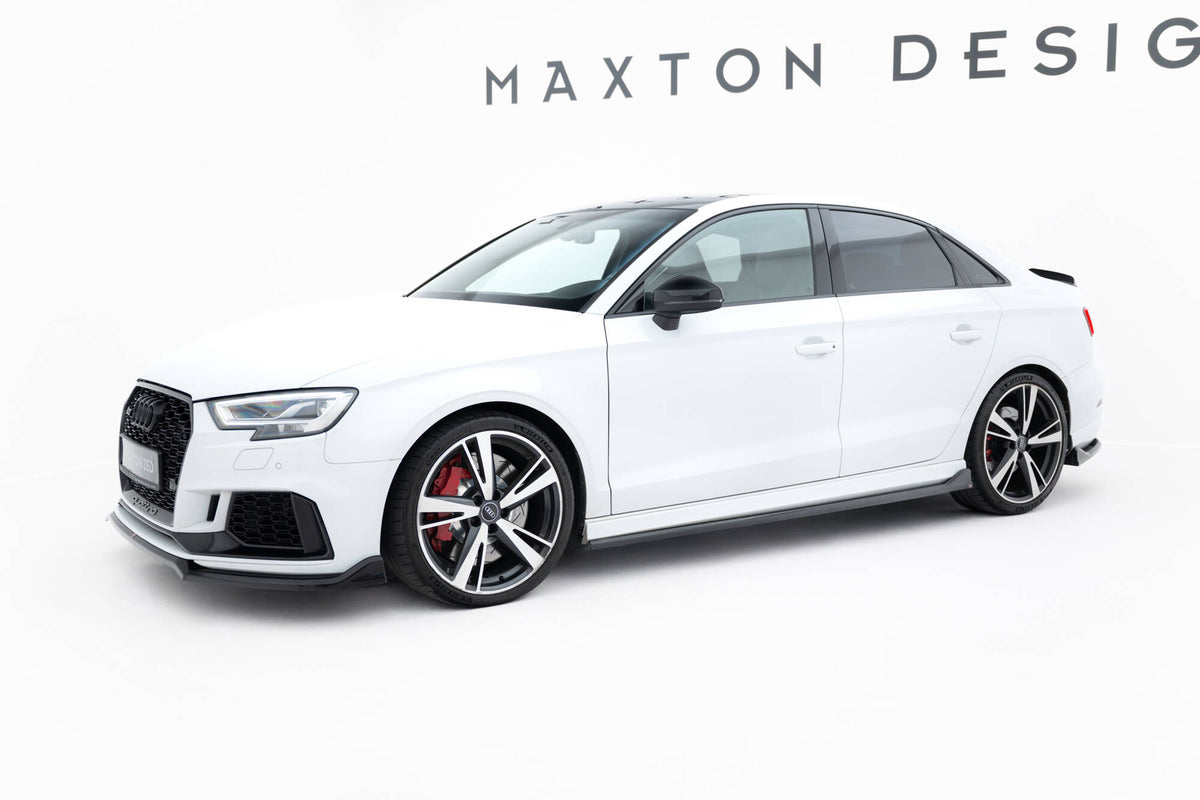 Maxton sideskjørt montert på Audi RS3 Sedan i nærbilde