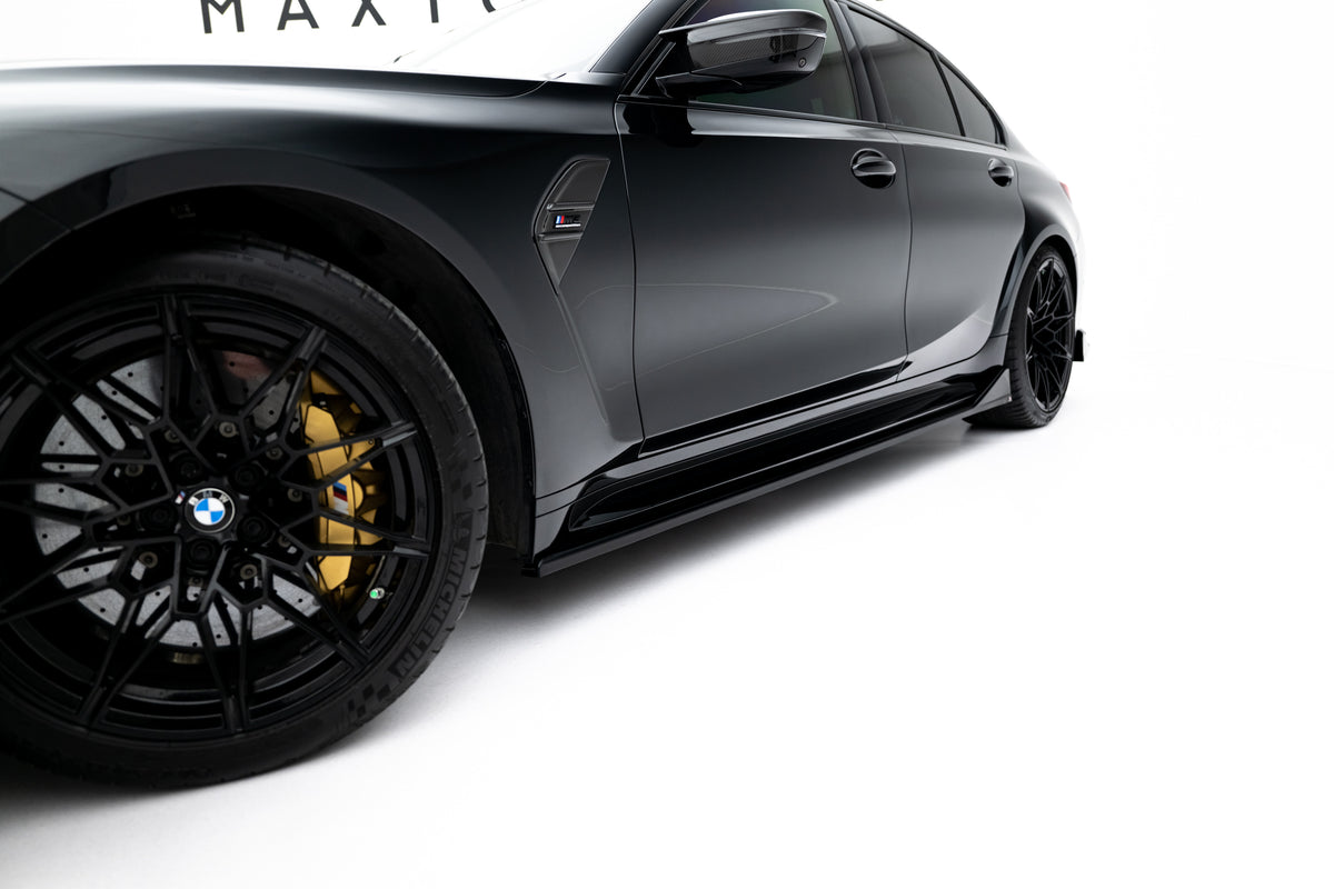 Maxton Design sideskjørt montert på BMW M3 G80 i nærbilde av terskel