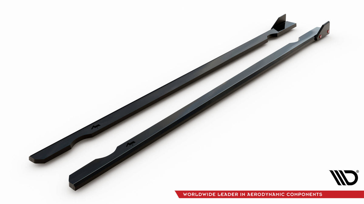 Sidepanel V.3 til VW Golf 8 R-Line / R – nærbilde av overflaten med blank svart finish