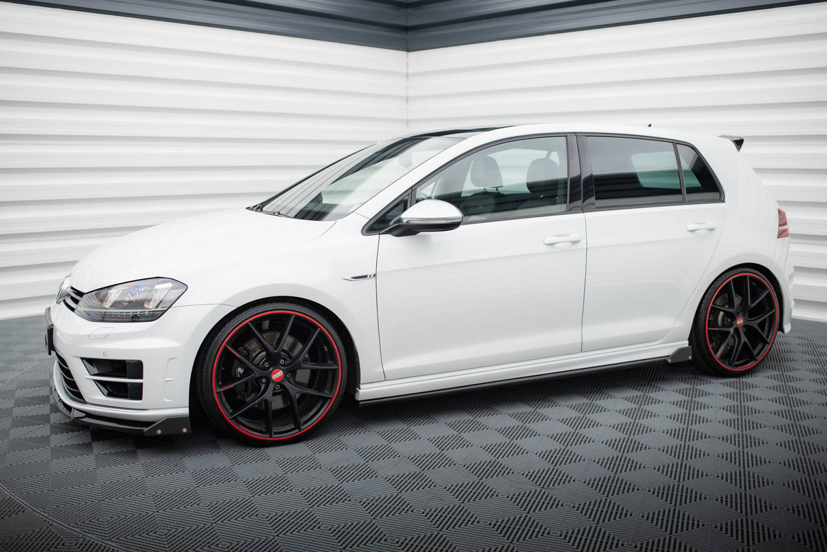 Sideskjørt-forlenger V.3 for VW Golf 8 R-Line / R sett rett fra siden